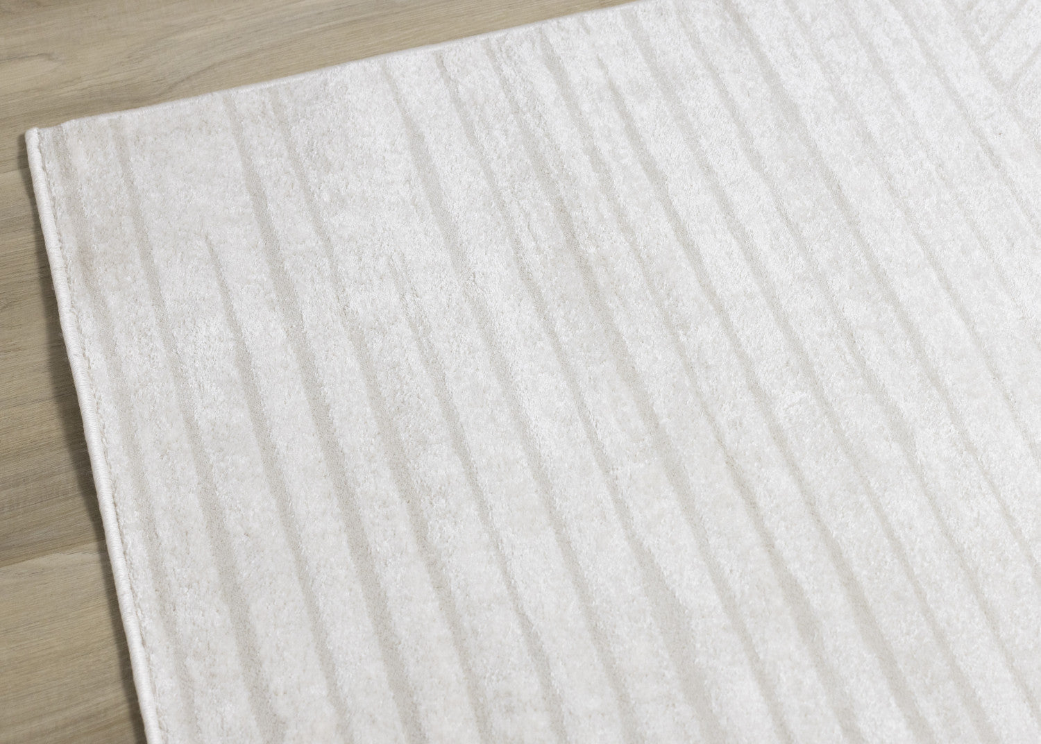 Hillary Modern Lines Area Rug - 5' X 8' - Cream