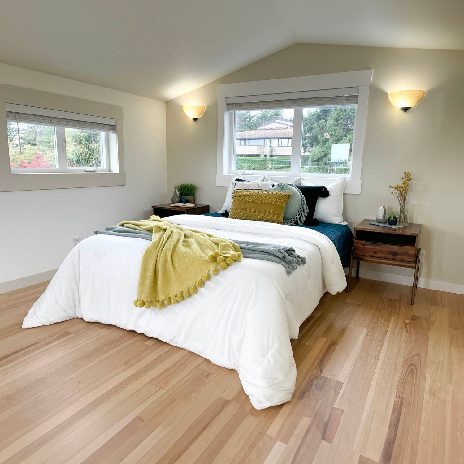 Thomaa Nightstand - Brown