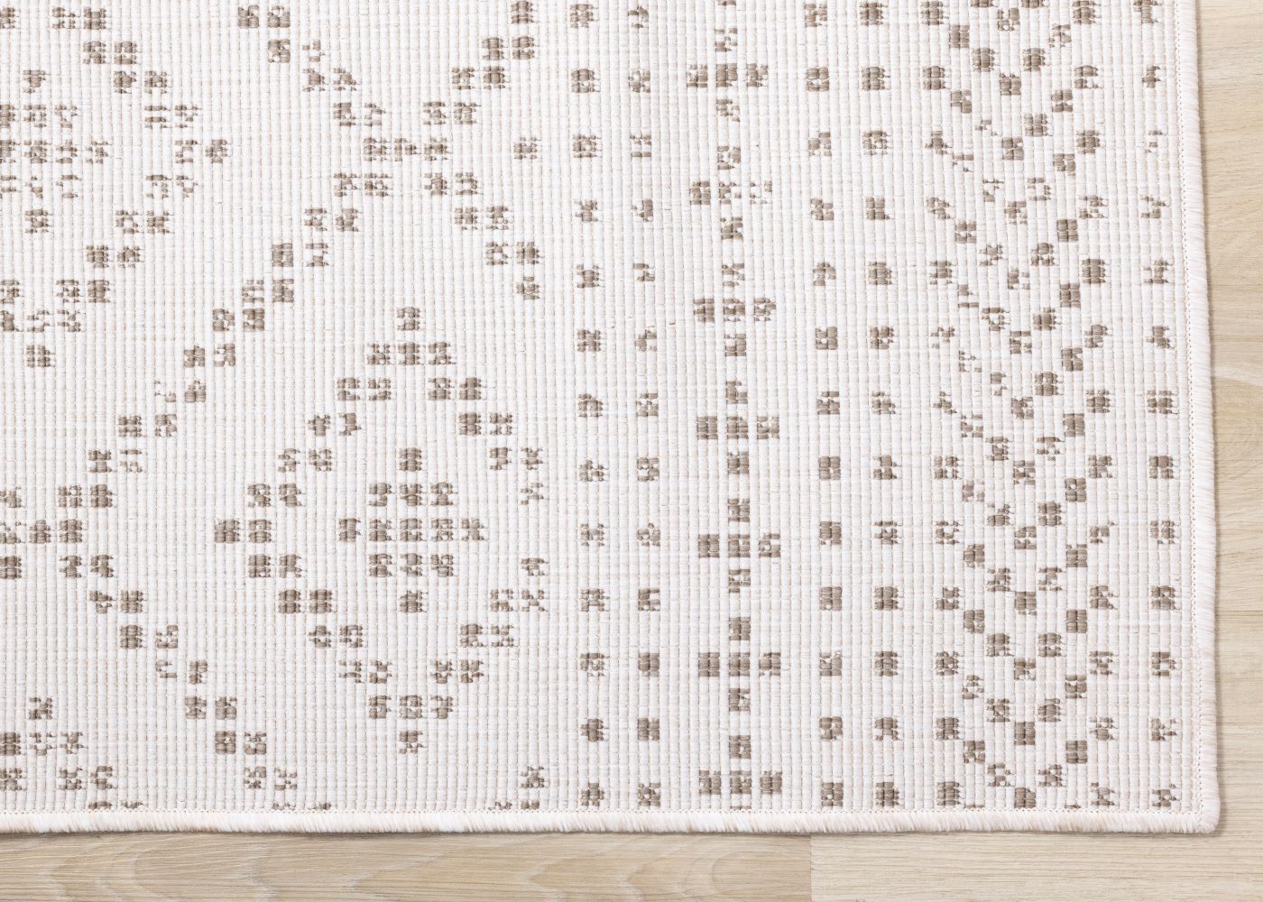 Summer Breeze 5'3" x 7'7" Outdoor Reversible Diamond Pattern - Beige, Cream