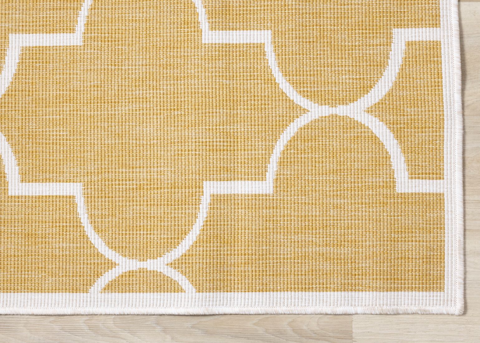 Summer Breeze 6'7" x 9'6" Outdoor Reversible Geometric Rug - Yellow, White