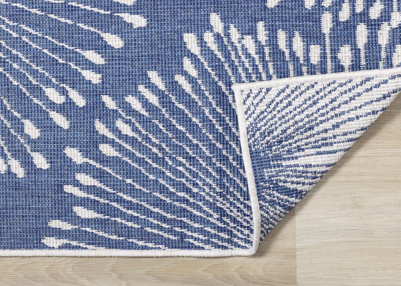 Summer Breeze 6'7" x 9'6" Outdoor Reversible Dandelion Wish Rug - Blue, White