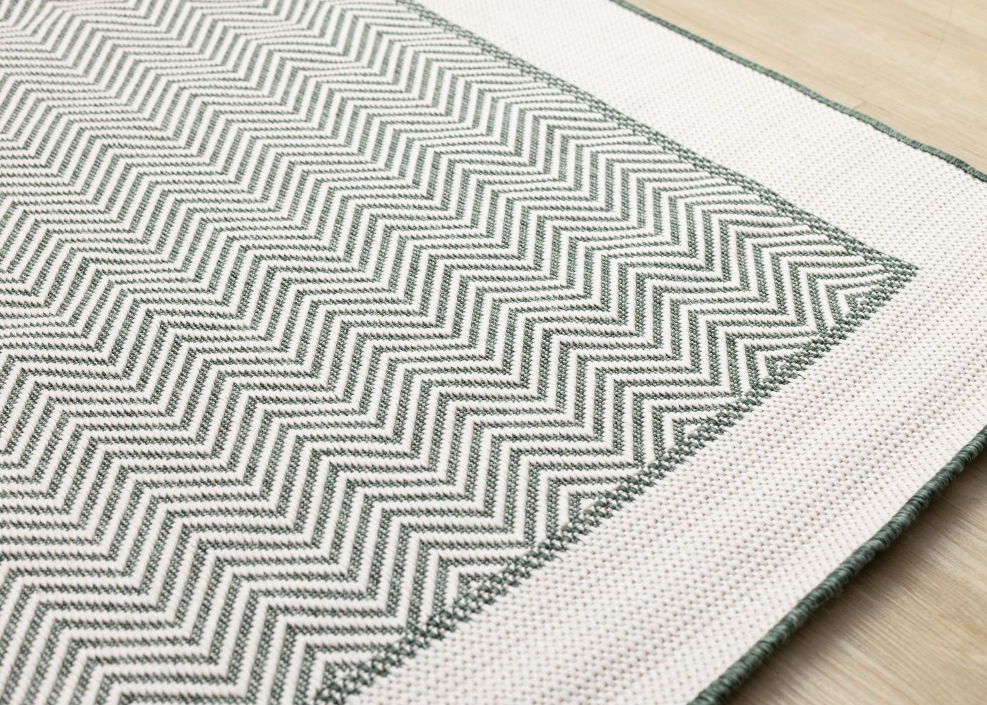 Summer Breeze 6'7" x 9'6" Outdoor Chevron Border Rug - Green, White