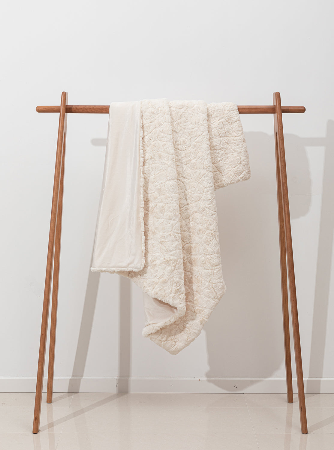 In Harmony Faux Fur Throw 50 x 60" - Ivory