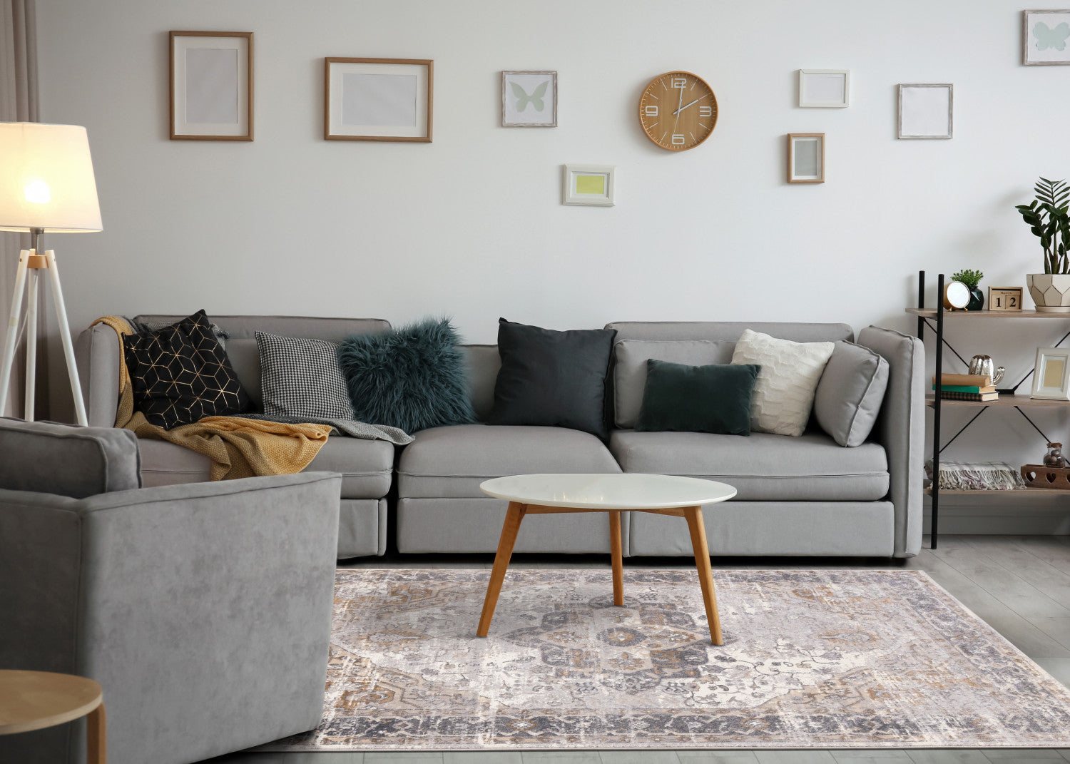 Elegant Traditional Area Rug - 7' X 10' - Grey/Brown