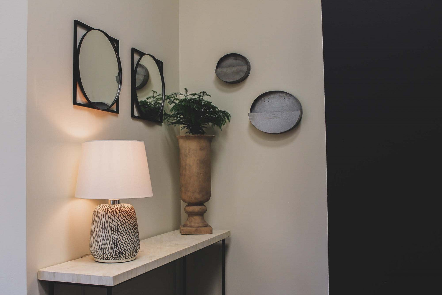 Silvane Swirl Lamp - Beige/Black