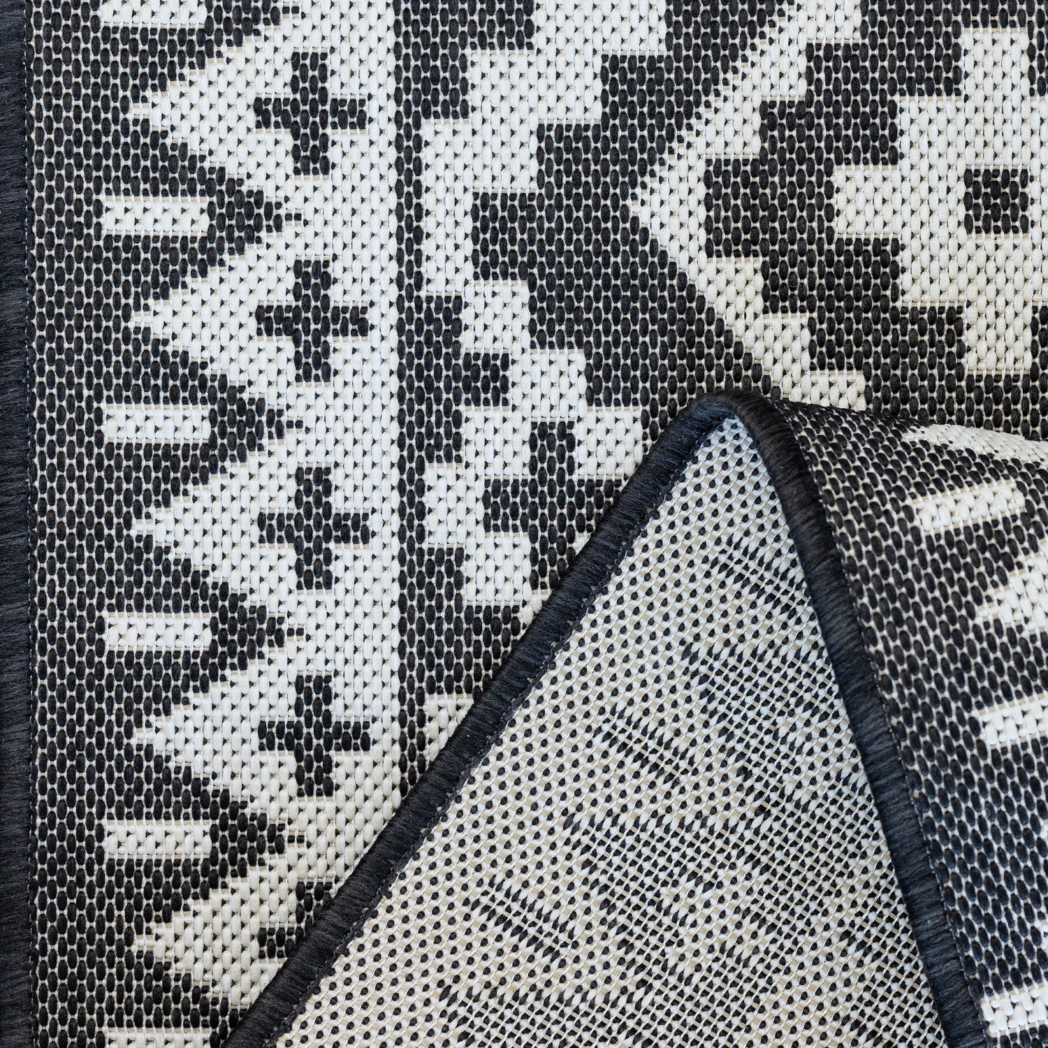 Cabana Tribal Indoor/Outdoor Rug - 6' x 9' - Black