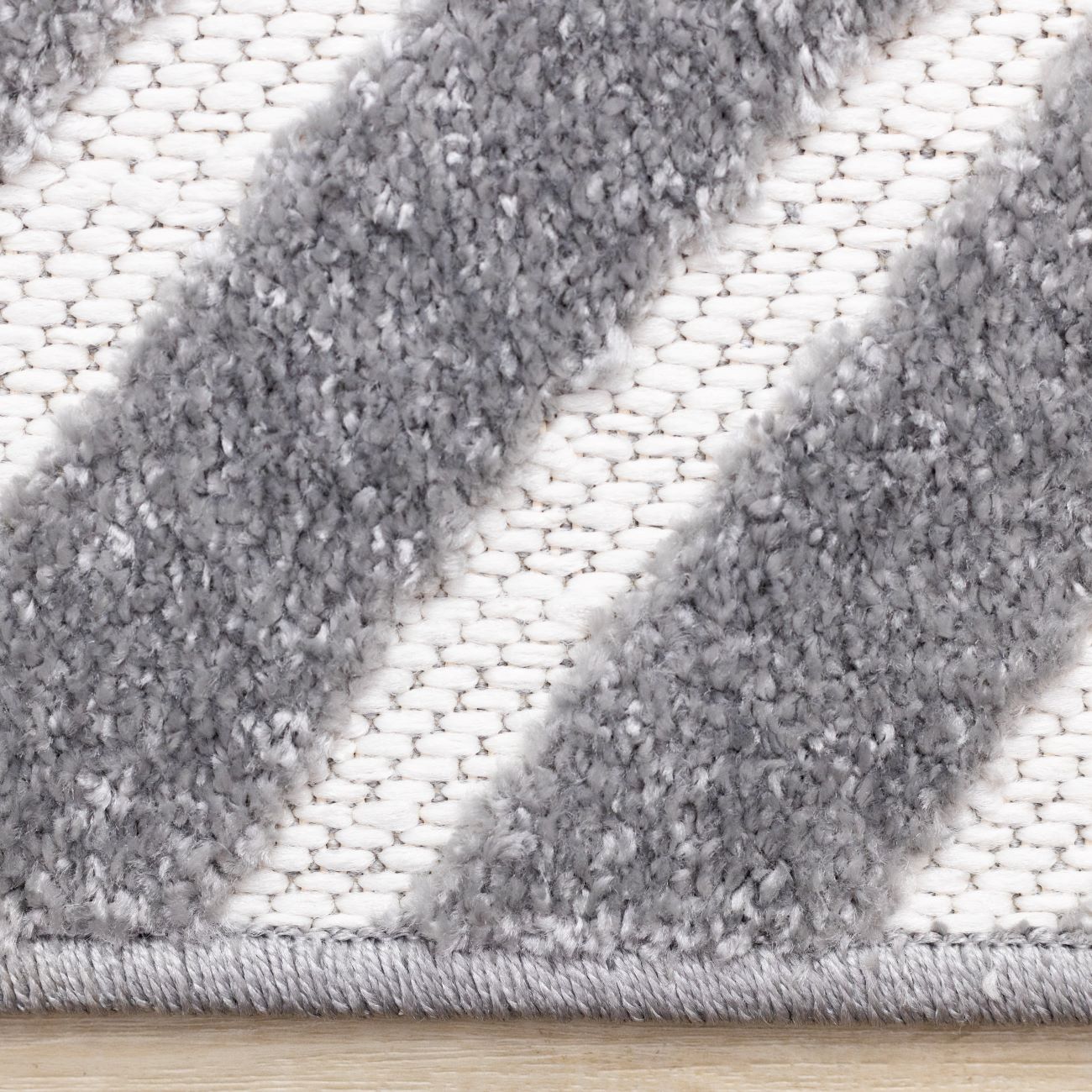 Silver Arches 5'3" x 7'7" Geometric Area Rug - Grey, White