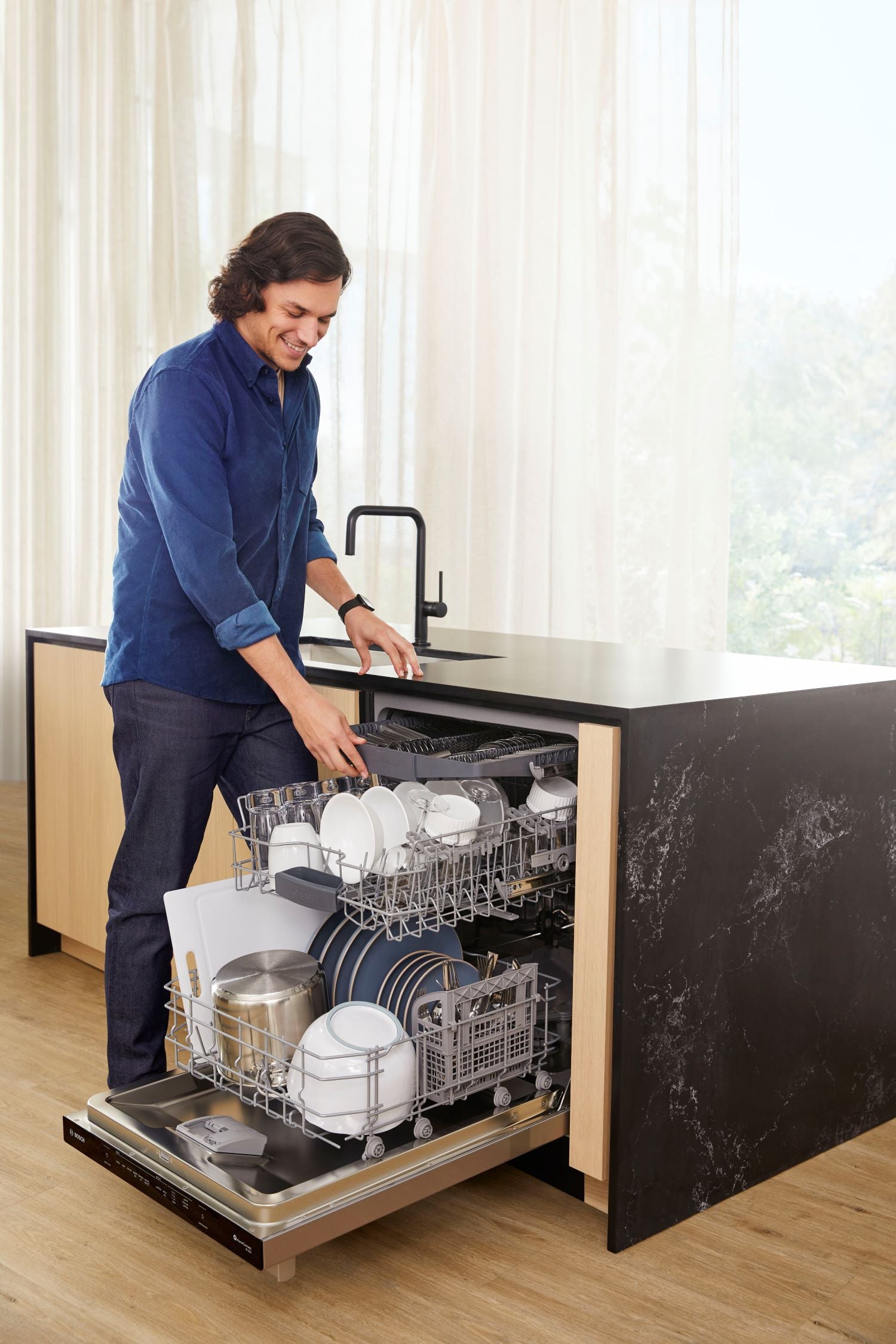 Bosch Stainless Steel Anti Fingerprint 24" Smart Dishwasher with Home Connect, Third Rack - SHX5AEM5N