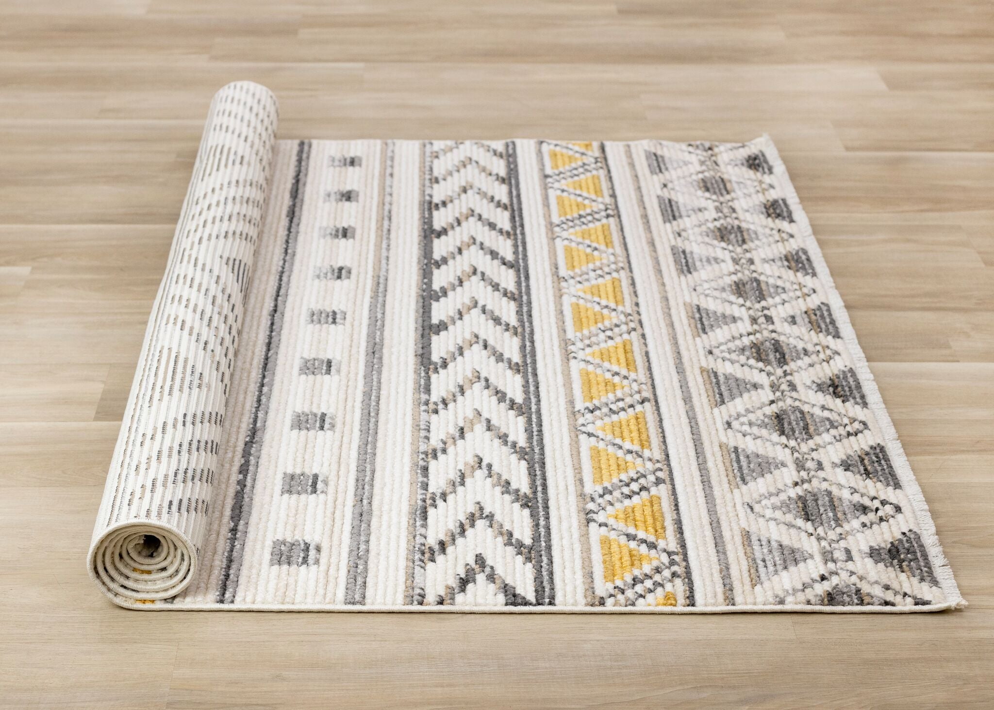 Golden Peaks 5'3" x 7'7" Tribal Area Rug - Grey, Yellow