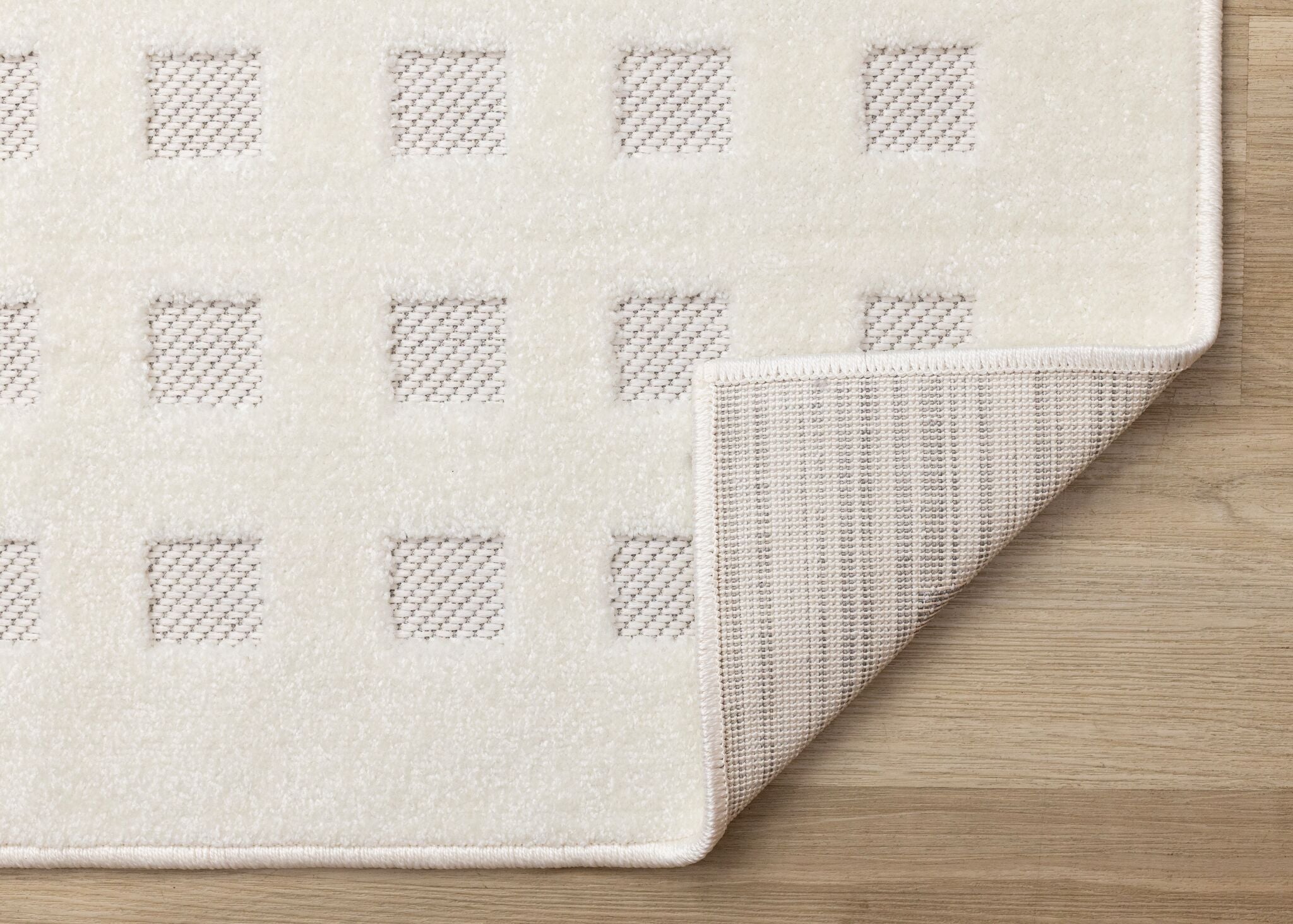 Pearl Grid 5'3" x 7'7" Grid Design Area Rug - White