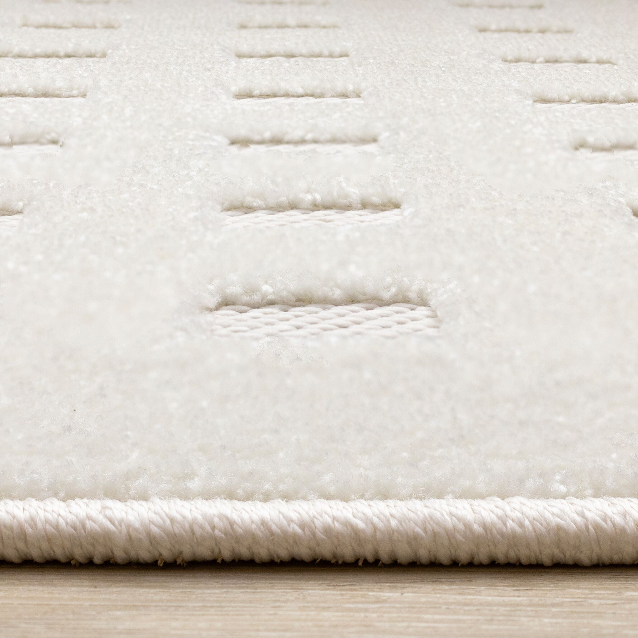 Pearl Grid 6'7" x 9'6" Grid Design Area Rug - White