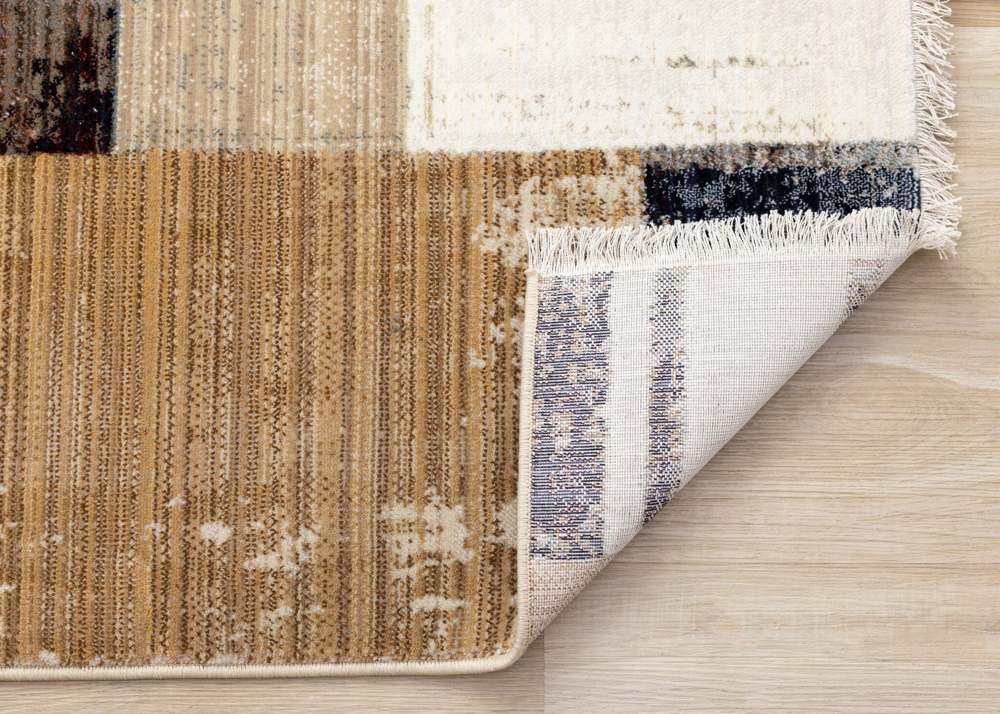 Serene 5'3" x 7'10" Patchwork Quilt Design Area Rug