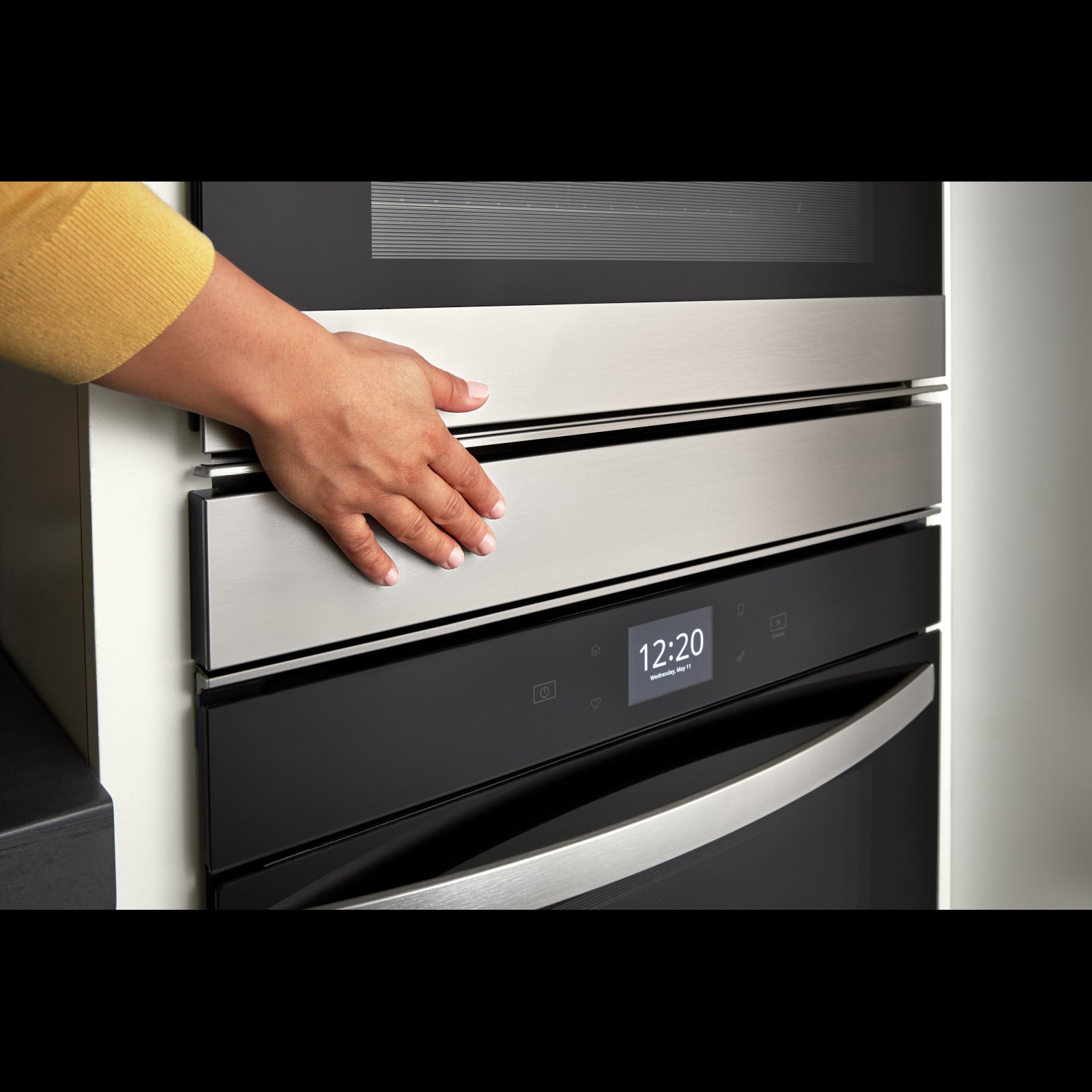 Whirlpool Fingerprint Resistant Stainless Steel 24" Smart Double Wall Oven (5.80 Cu. Ft) - WOD52ES4MZ