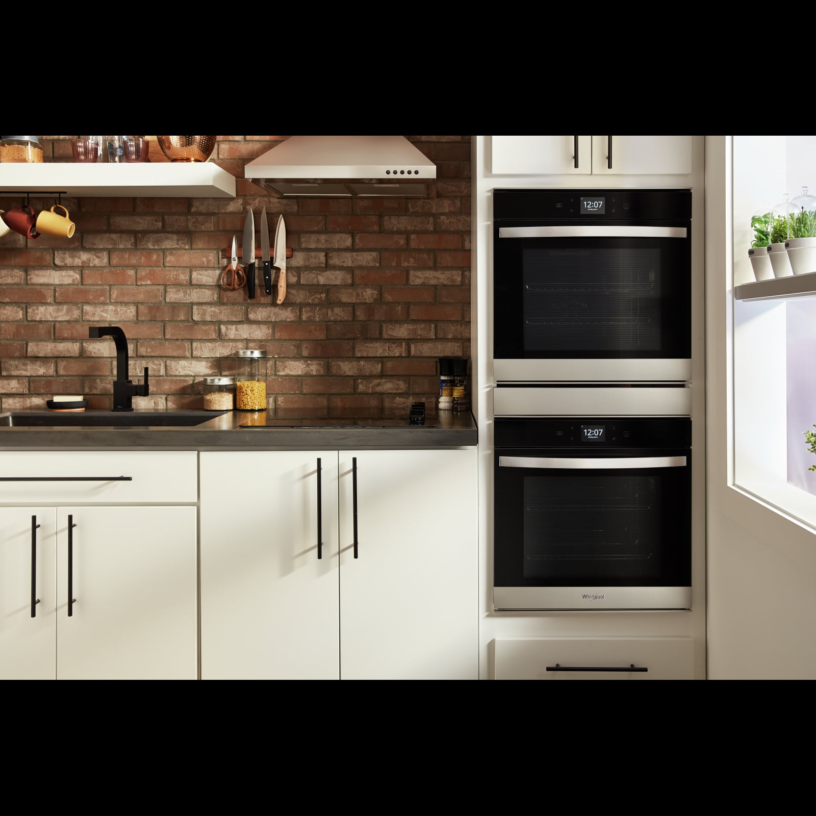 Whirlpool Fingerprint Resistant Stainless Steel 24" Smart Double Wall Oven (5.80 Cu. Ft) - WOD52ES4MZ