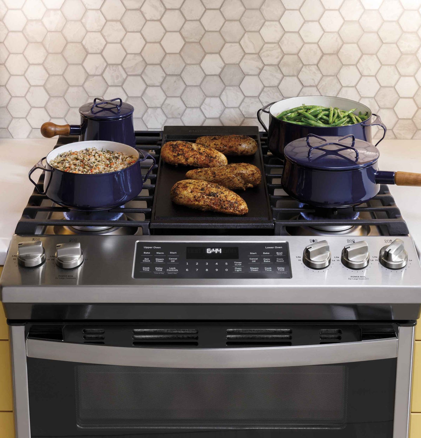 GE Stainless Steel 30" Slide-In Double-Oven Gas Range with Air Fry (6.7 Cu.Ft.) - JCGSS86SPSS