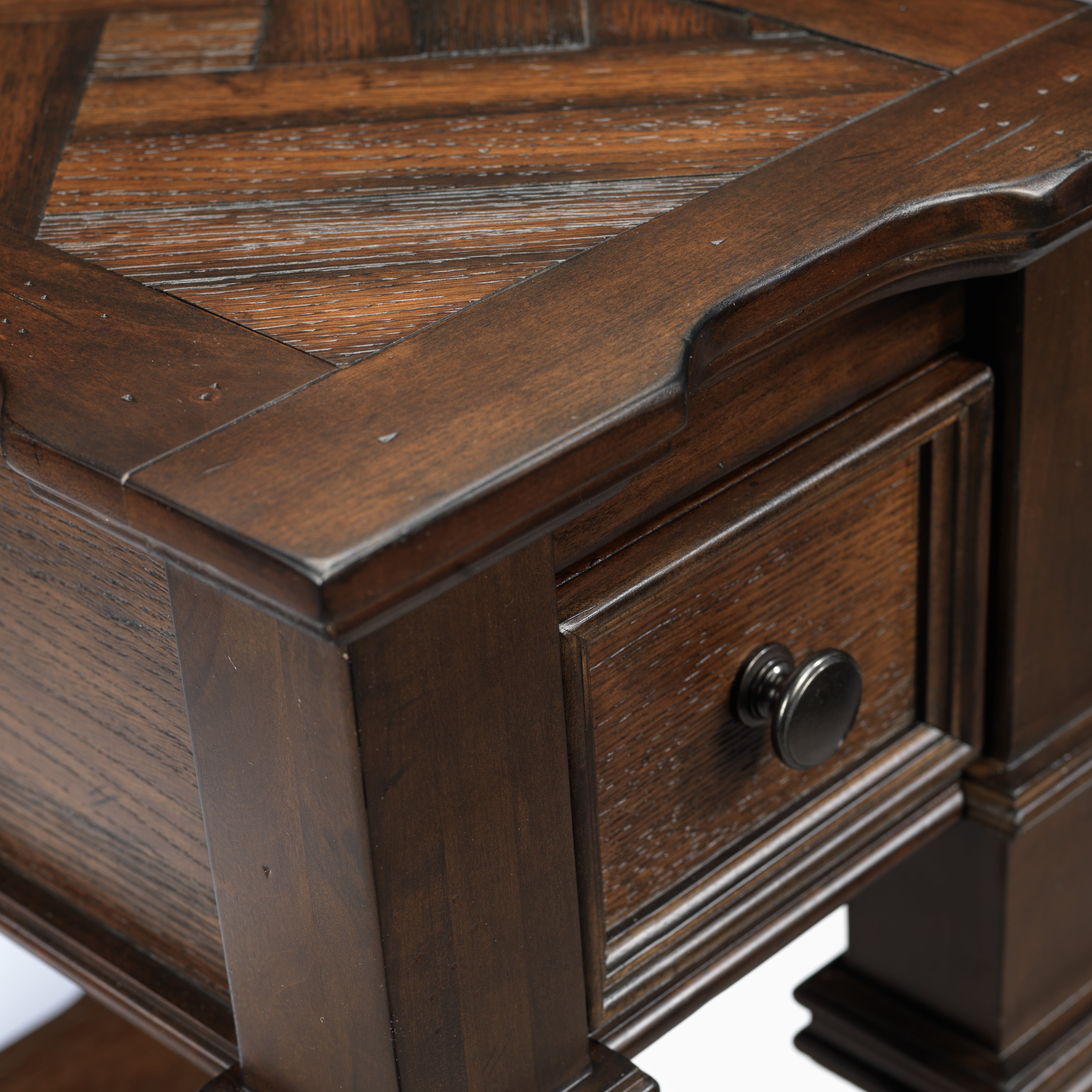 Roman 22" Chairside Table - Walnut