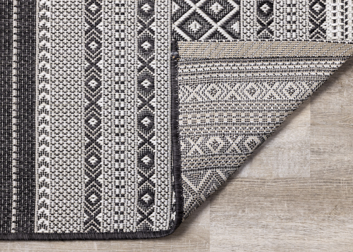 Jango Indoor/Outdoor Tribal Area Rug - 5' X 7' - Grey/Black