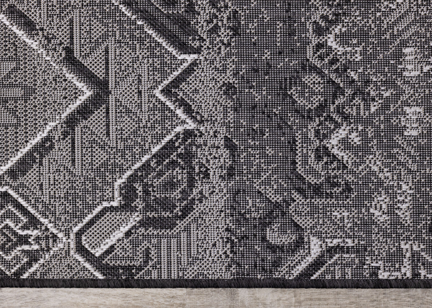 Jango Indoor/Outdoor Geometric Area Rug - 8' X 11' - Grey/Black