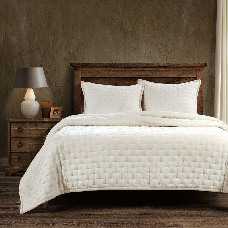 Sierpnia Silk Look Velvet Queen Quilt - Stone