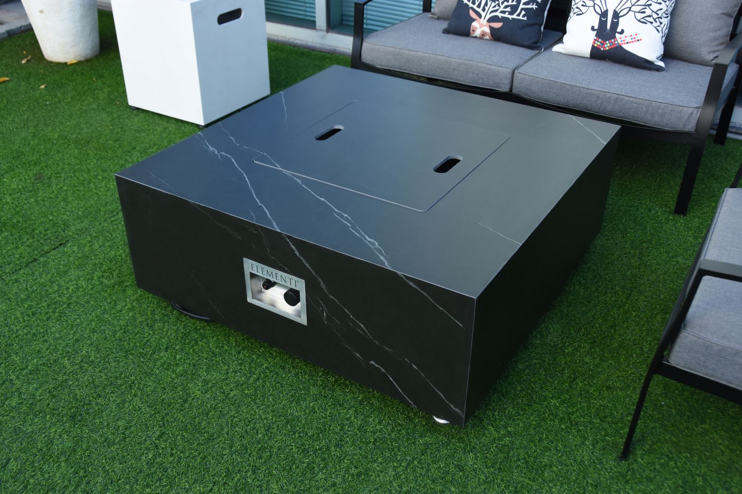Eyjafja Marble Porcelain Fire Pit (Elementi) - Black / Natural Gas