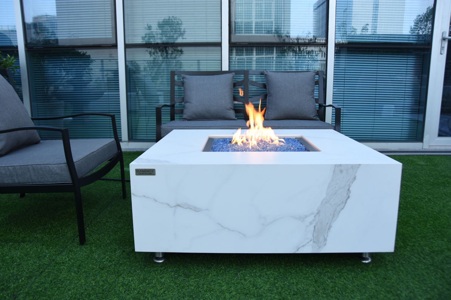 Tambora Marble Porcelain Fire Pit (Elementi) - White / Propane