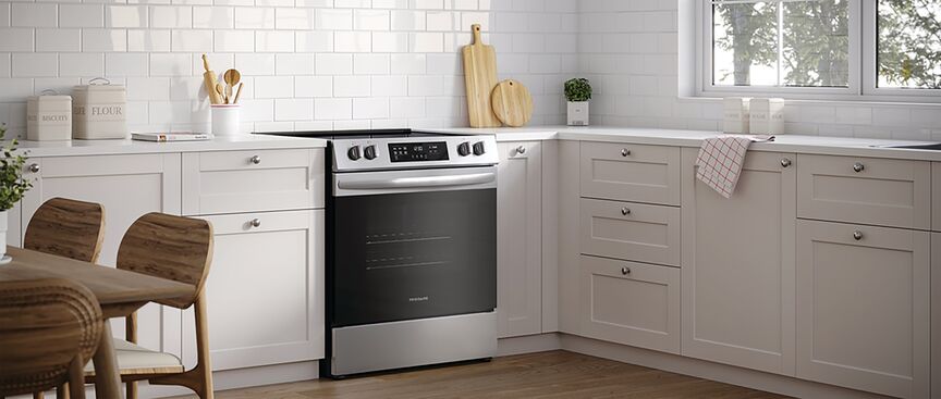 Frigidaire Stainless Steel 30" Front Control Electric Range (5.3 Cu.Ft) - FCFE306CAS