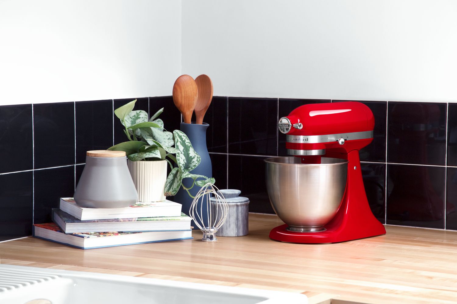 KitchenAid Empire Red Mini 3.5-Quart Tilt-Head Stand Mixer - KSM3311XER