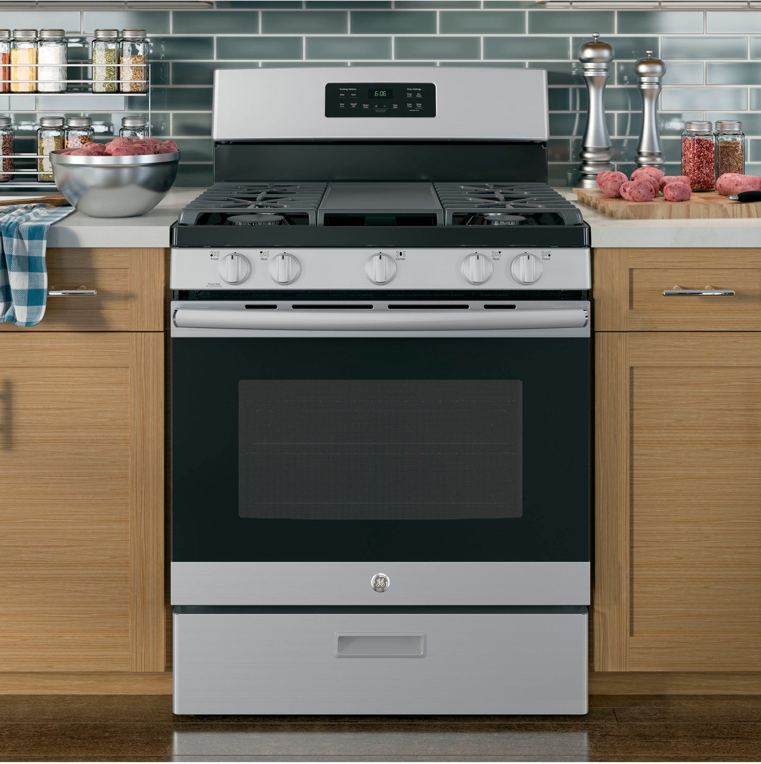 GE Stainless Steel Freestanding Gas Range (5.0 Cu. Ft.) - JCGBS66SEKSS