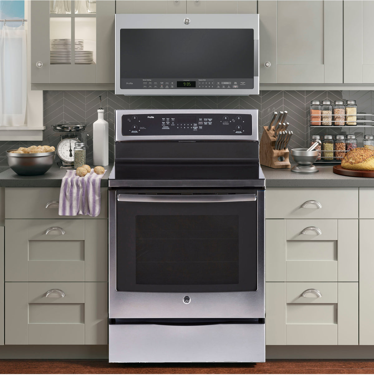 GE Profile Stainless Steel Freestanding Electric True Convection Range (6.2 Cu. Ft) - PCB915SKSS