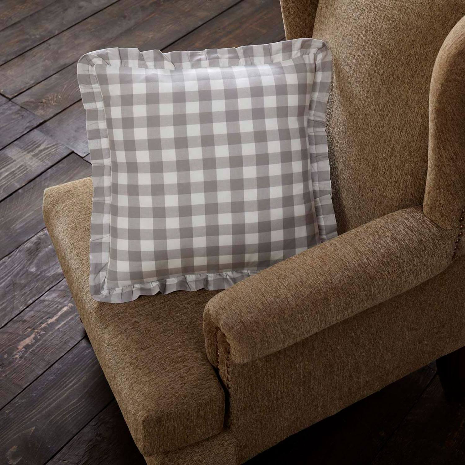 Kuna 18 x 18 Ruffled Pillow - Grey/White