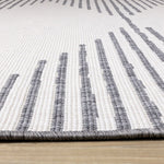 Summer Breeze 5'3" x 7'7" Outdoor Reversible Rug Triangles - Grey, Cream