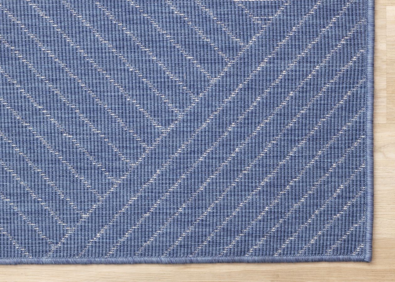 Summer Breeze 5'3" x 7'7" Outdoor Rug Traverse Stripes - Blue, White