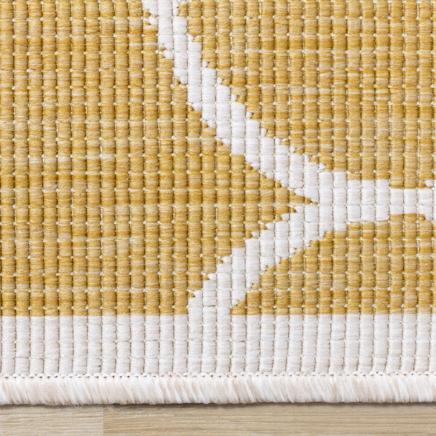 Summer Breeze 5'3" x 7'7" Outdoor Reversible Geometric Rug - Yellow, White