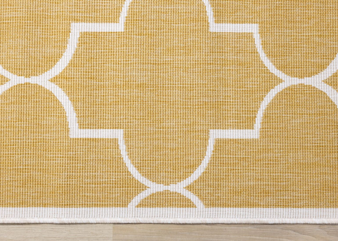 Summer Breeze 5'3" x 7'7" Outdoor Reversible Geometric Rug - Yellow, White