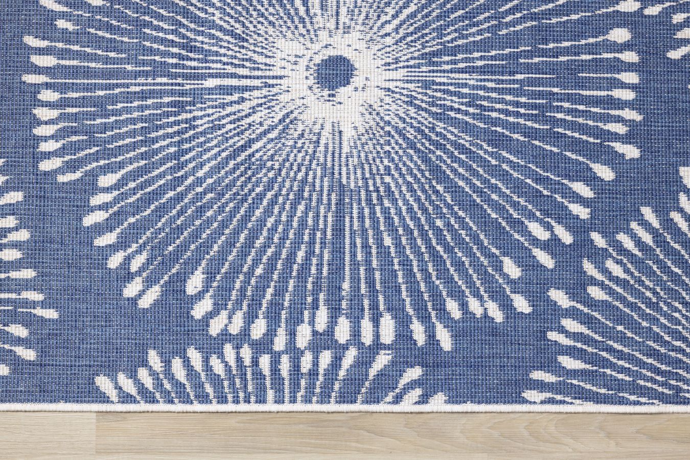 Summer Breeze 5'3" x 7'7" Outdoor Reversible Dandelion Wish Rug - Blue, White