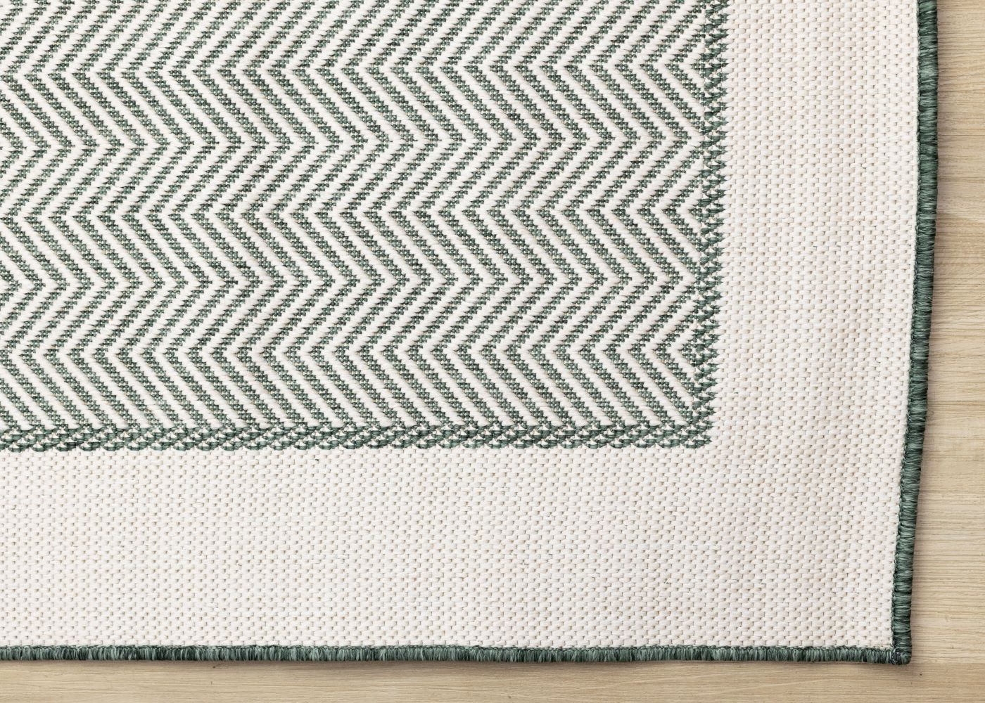 Summer Breeze 6'7" x 9'6" Outdoor Chevron Border Rug - Green, White
