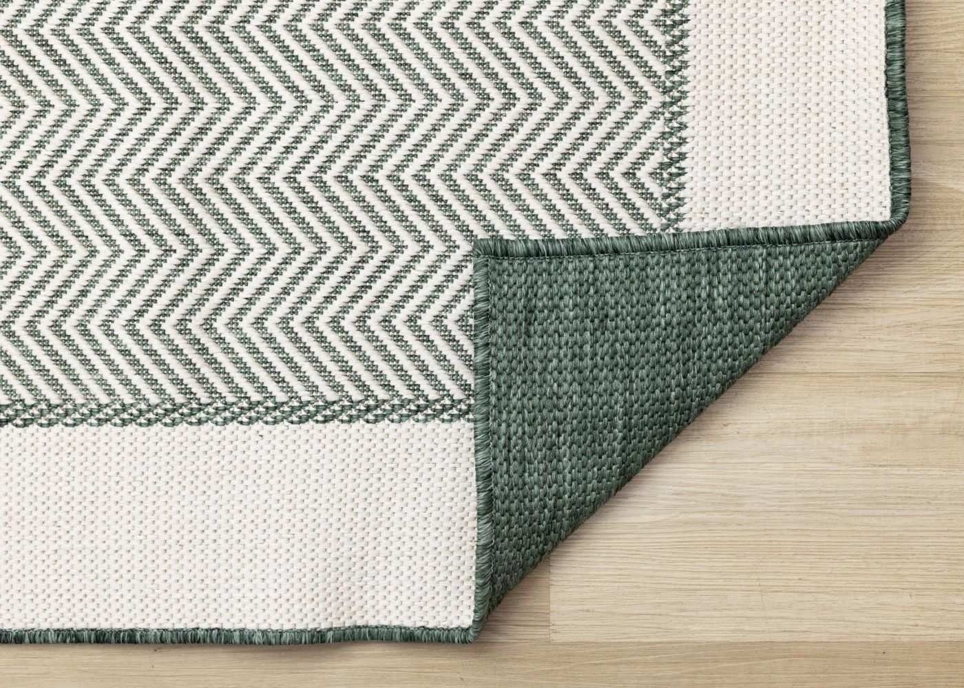 Summer Breeze 6'7" x 9'6" Outdoor Chevron Border Rug - Green, White