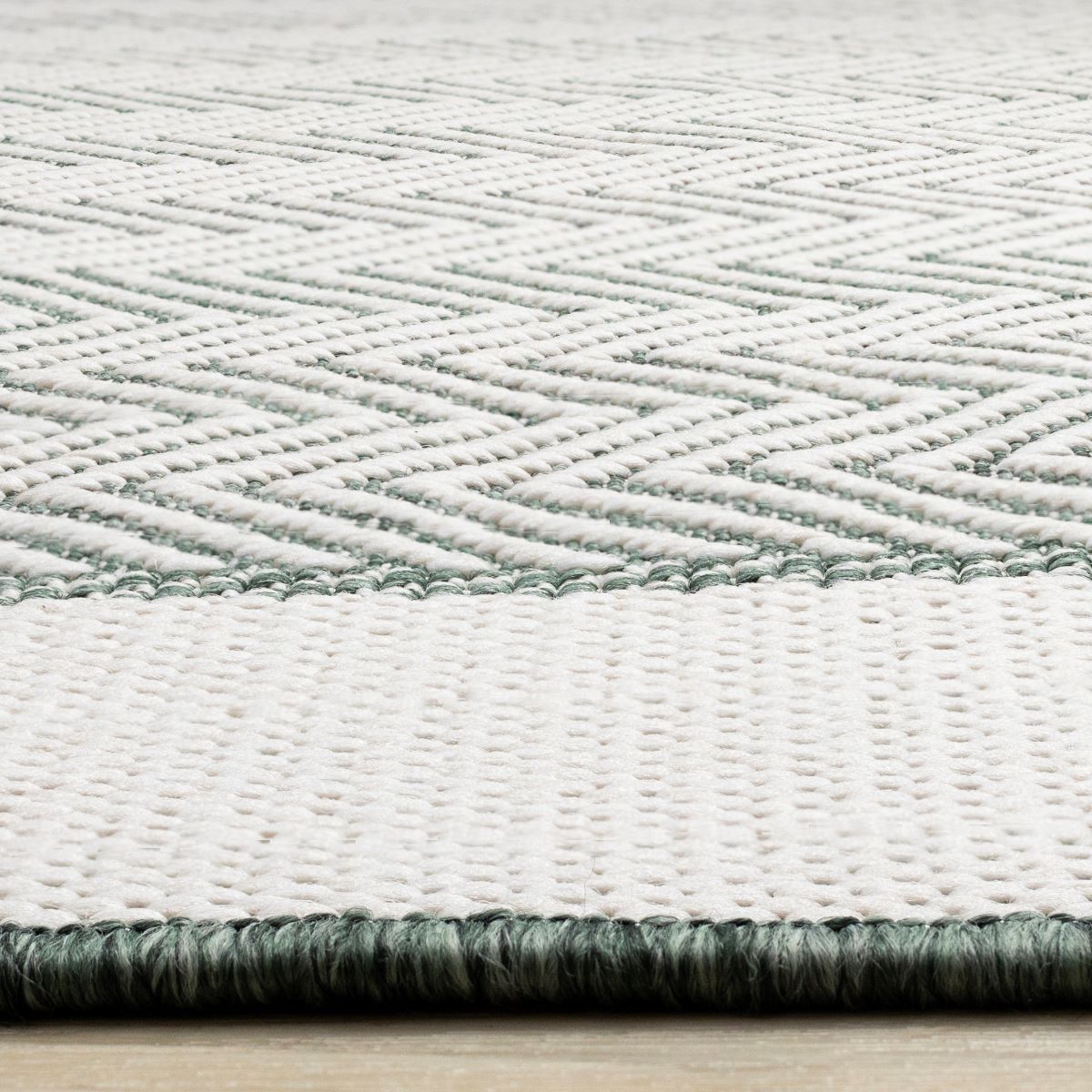 Summer Breeze 6'7" x 9'6" Outdoor Chevron Border Rug - Green, White