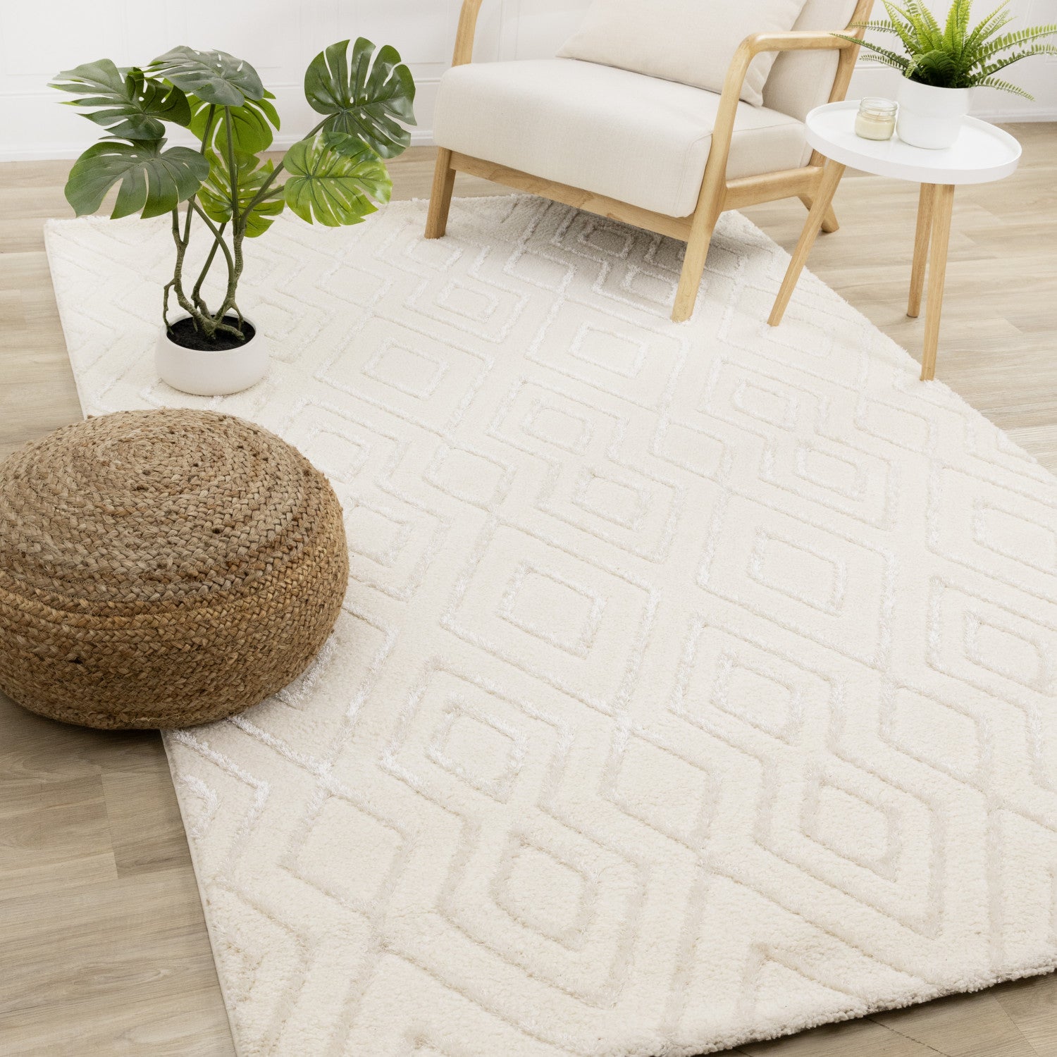Sasha Soft Diamonds Area Rug - 7' X 10' - Cream