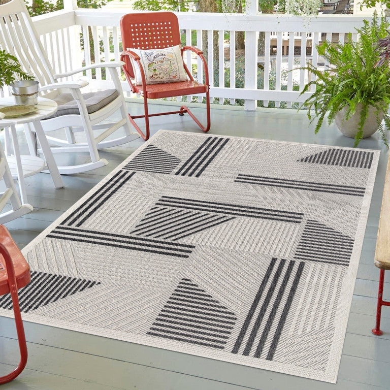 Assia Modern Outdoor Rug - 6' x 9' - Grey/Black