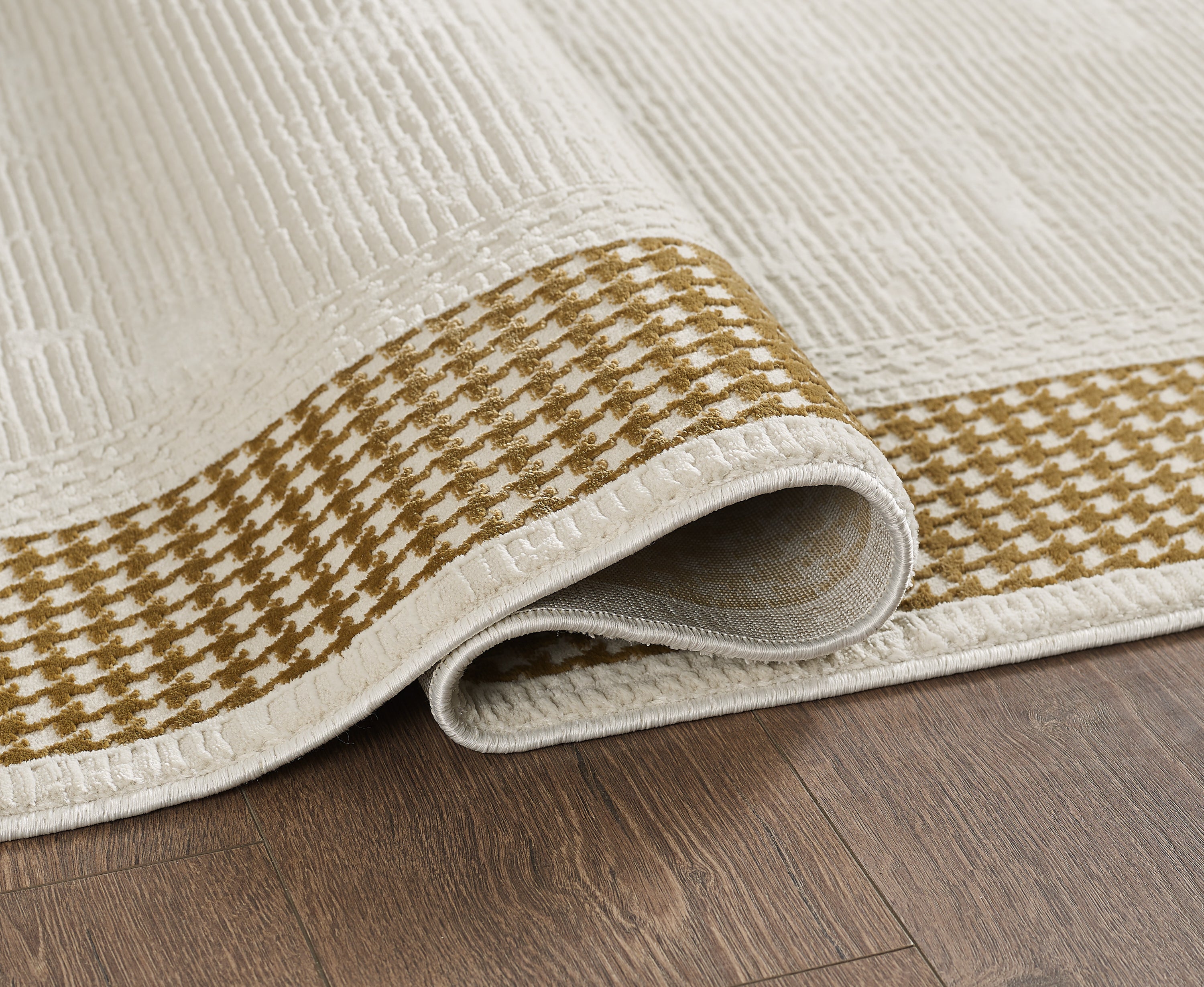 L2 Decor Novolini Area Rug 7' x 10' with Underpad - Cream
