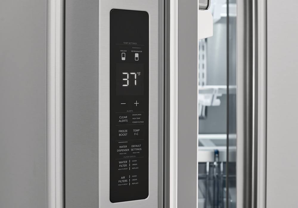 Frigidaire Professional Réfrigérateur quatre portes avec porte à deux  battants à profondeur de comptoir de 36 po., 21,8 pi.cu. avec système d'eau  et