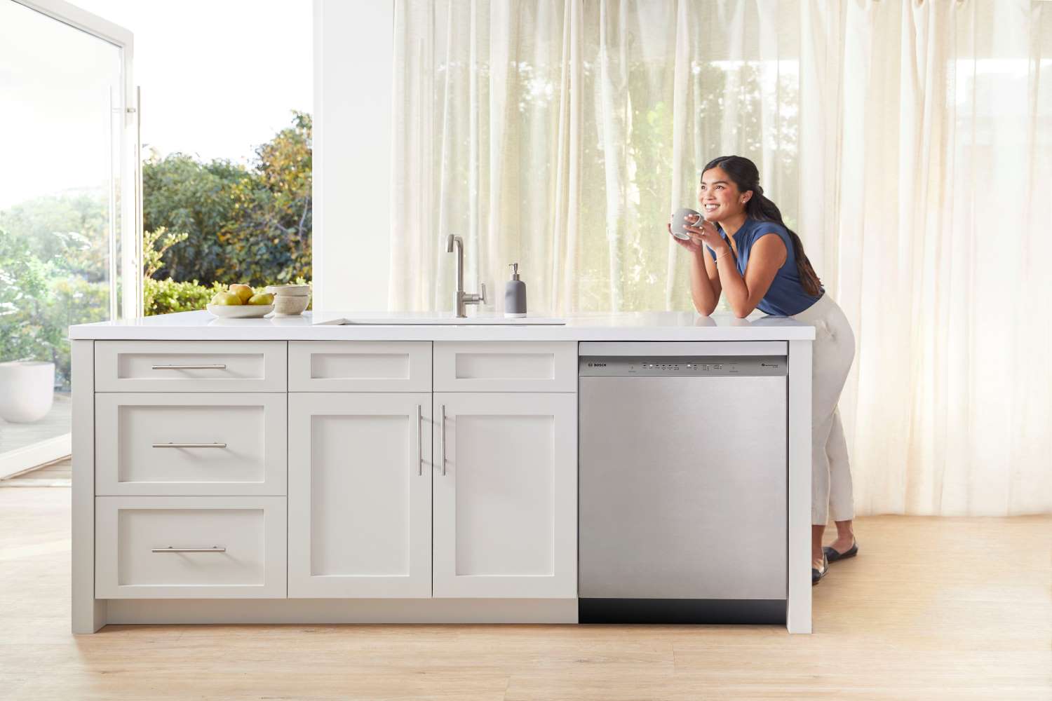 Bosch Stainless Steel Anti Fingerprint 24" Smart Dishwasher with Home Connect, Third Rack - SHX5AEM5N