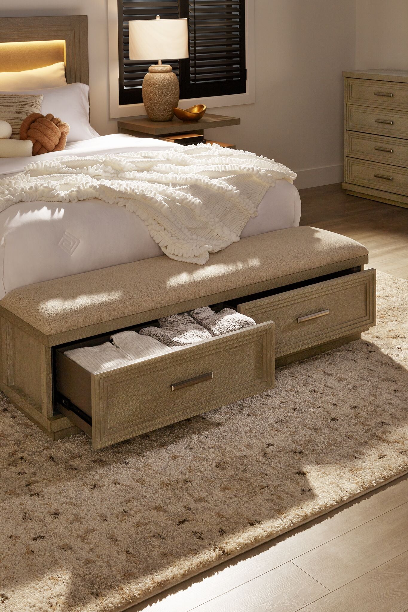 Fresh Perspective Cascade 6-Piece King Storage Bench Bedroom Package - Dovetail Grey