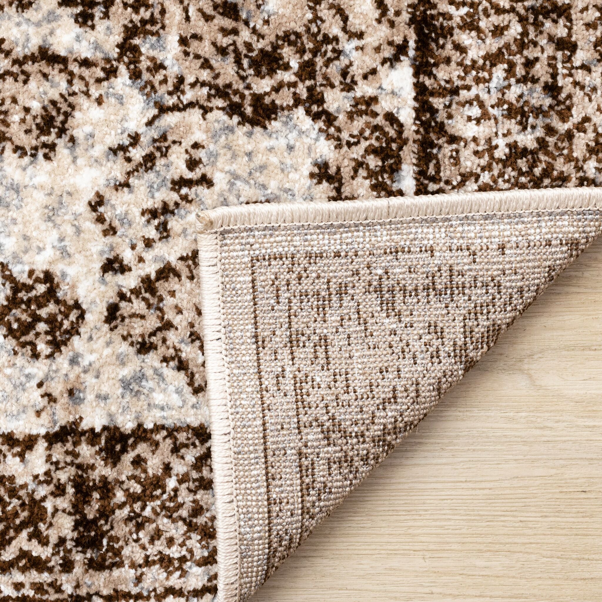 Antique Charm 5'3" x 7'7" Distressed Classic Area Rug - Brown, Grey, White