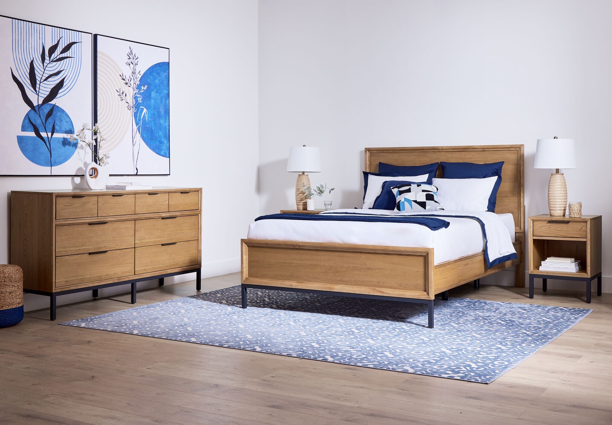 Feeling Connected - Newport 6 - Piece King Bedroom Package - Oak and Black