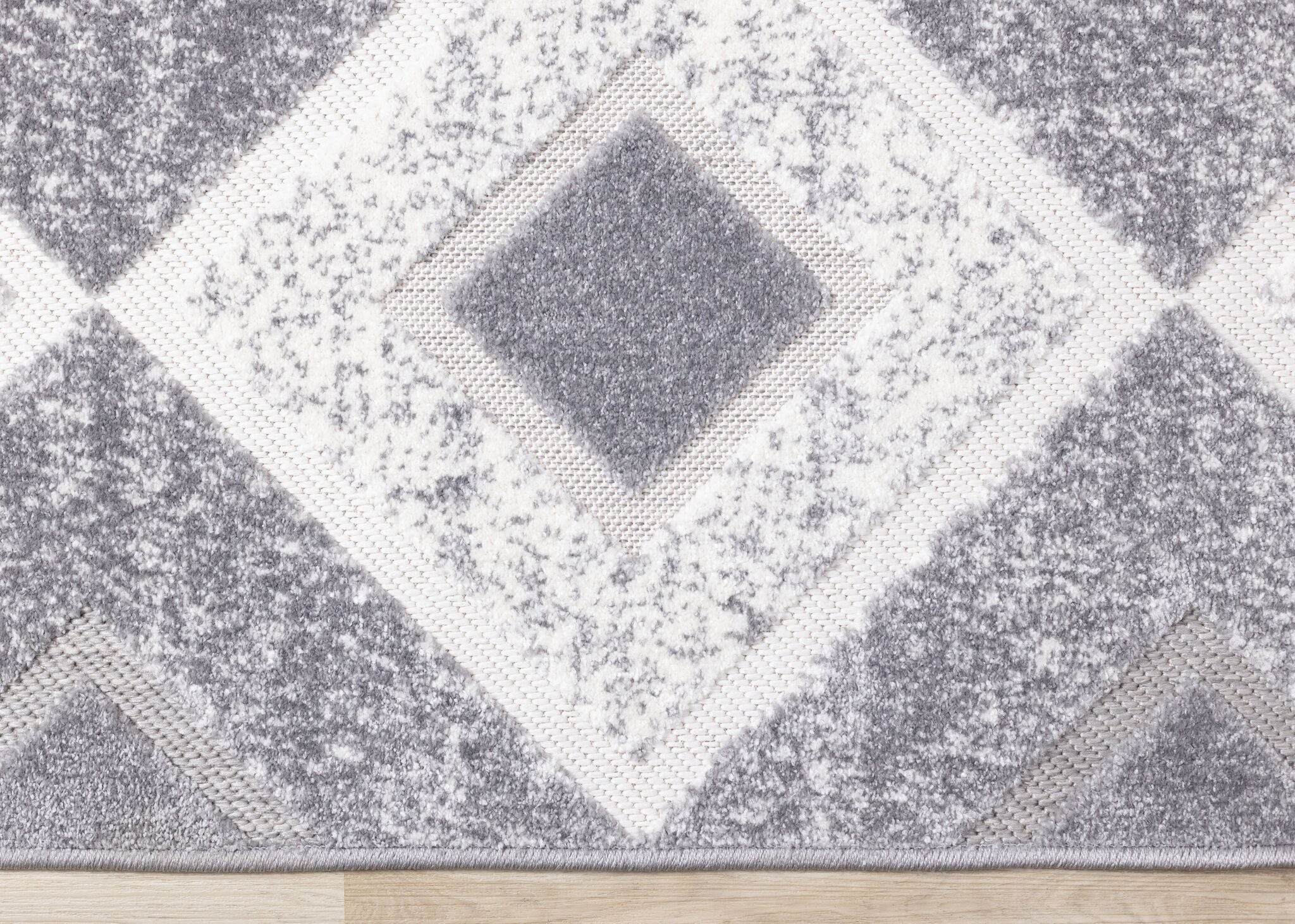Diamond Mist 5'3" x 7'7" Diamond Pattern Area Rug - Grey, White