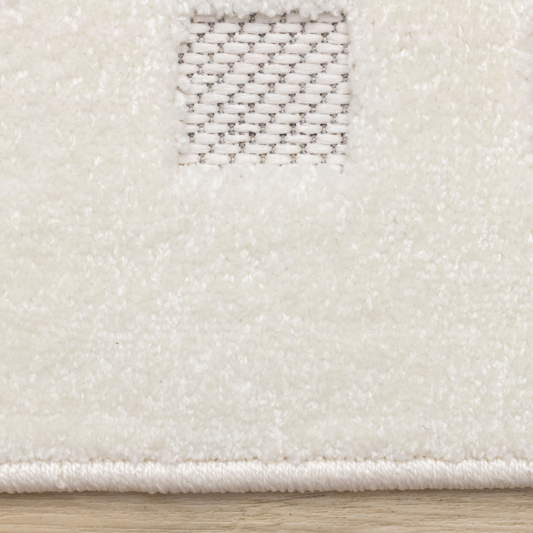 Pearl Grid 6'7" x 9'6" Grid Design Area Rug - White