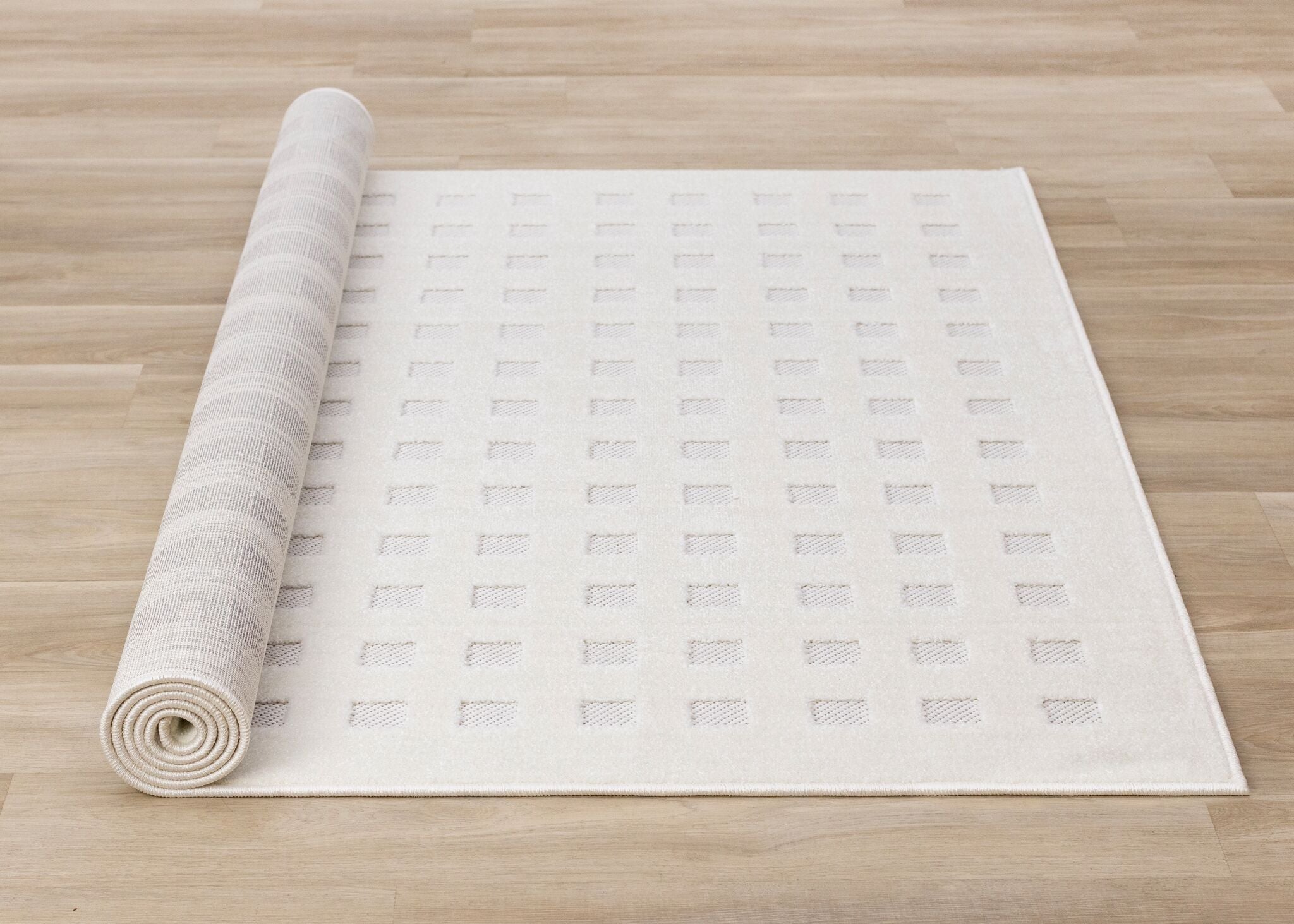 Pearl Grid 6'7" x 9'6" Grid Design Area Rug - White