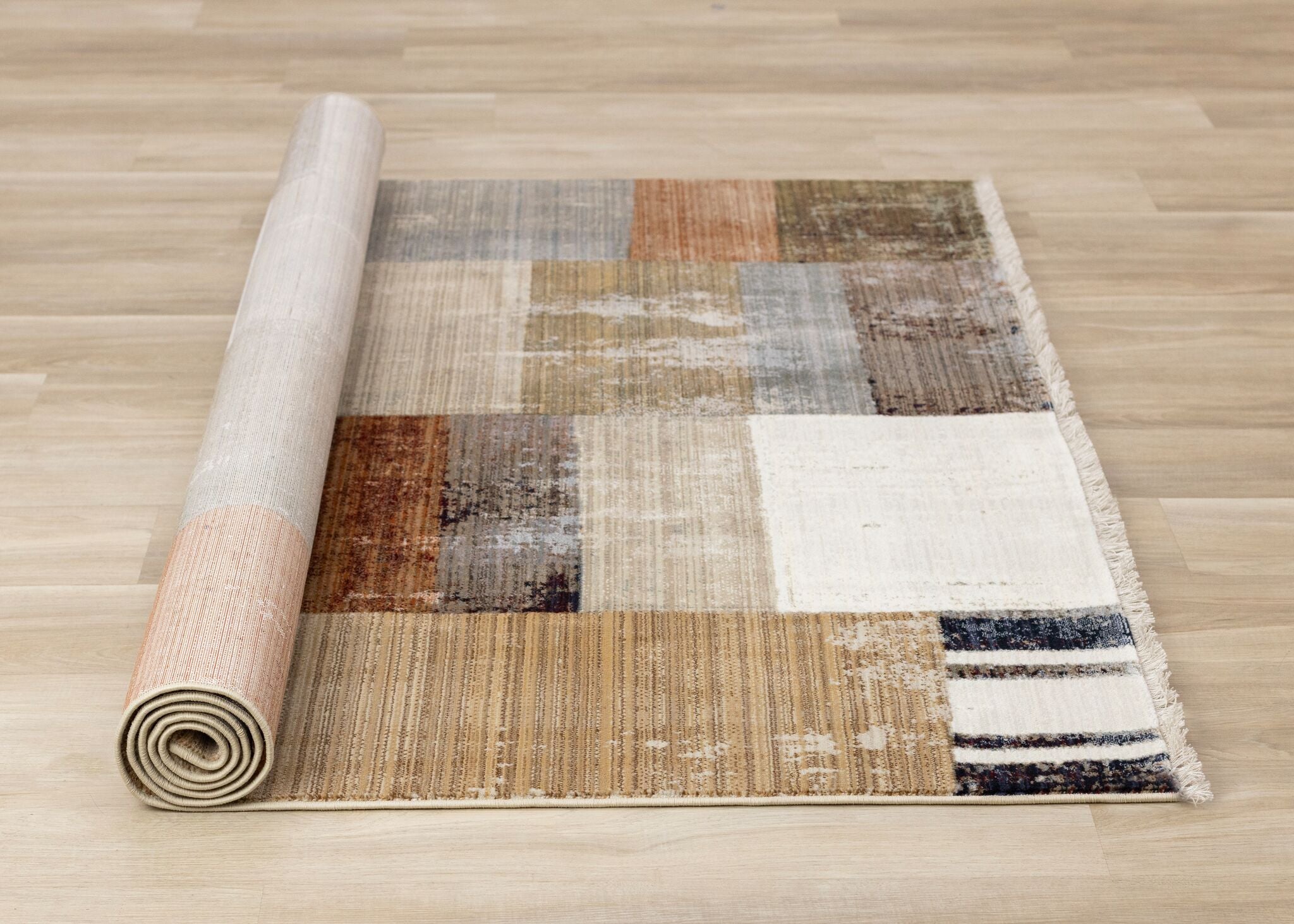 Serene 5'3" x 7'10" Patchwork Quilt Design Area Rug